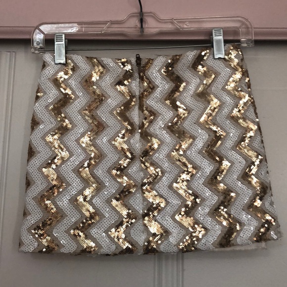 WINDSOR white and gold chevron sparkly mini skirt - Picture 2 of 6